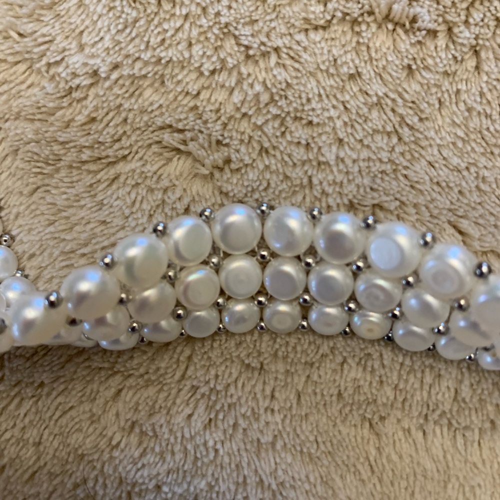 Beautiful pearl and sterling choker and stretch bracelet set. Never worn. - Picture 6 of 8